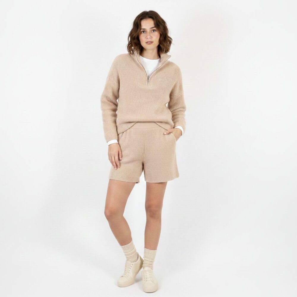 *Famulily Beige Knit Shorts